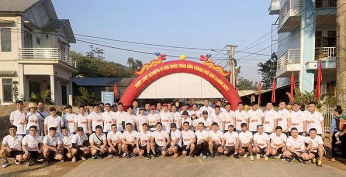 Công an TP Sơn La hưởng ứng Ngày chạy với hơn 50 CBCS.