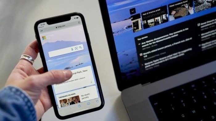  Mô hình ngôn ngữ AI trong Microsoft Edge có cách tương tác bằng trò chuyện giống ChatGPT. Ảnh: Bloomberg. 