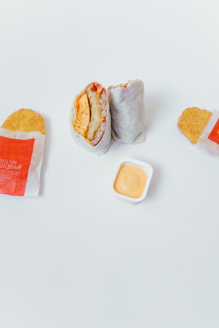  Mayonnaise giúp đánh bay các vết ố và cặn dính. Ảnh minh họa: Polina Tankilevitch/Pexels.