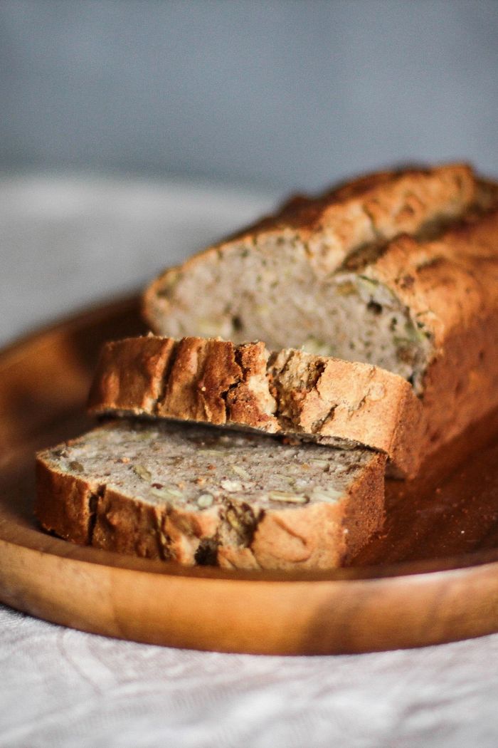  Bánh mì có thể thấm hút đa số các loại chất lỏng. Ảnh minh họa: Marta Dzedyshko/Pexels.