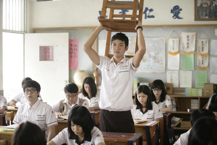  Bị loại trừ và kỳ thị, một số thanh niên ở đất nước tỷ dân tìm kiếm niềm vui và sự công nhận bên ngoài khuôn viên trường. Ảnh: CGTN.