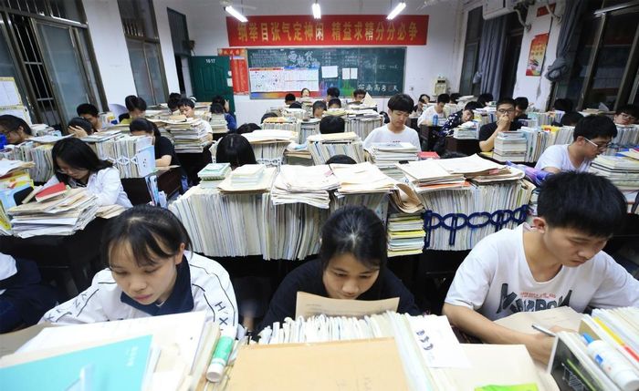 Hệ thống giáo dục nặng thi cử, đầy rẫy sự bất công tại xứ Trung. Ảnh: China Daily.