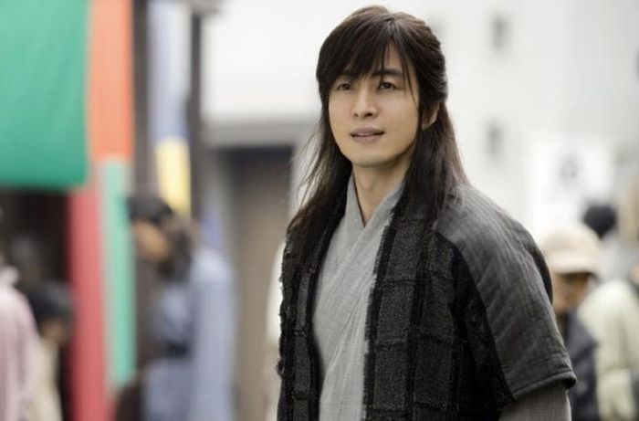 Lần cuối cùng Bae Yong Joon đảm nhận vai chính là trong dự án cổ trang Thái vương Tứ thần ký (2007)