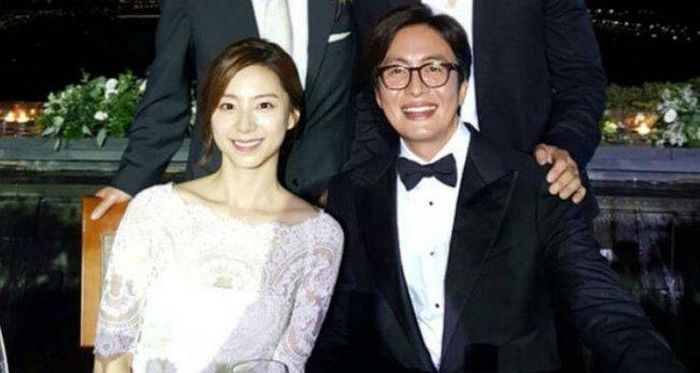 Ảnh cưới hiếm hoi của "ông hoàng Hallyu" và "Lọ Lem xứ Hàn"