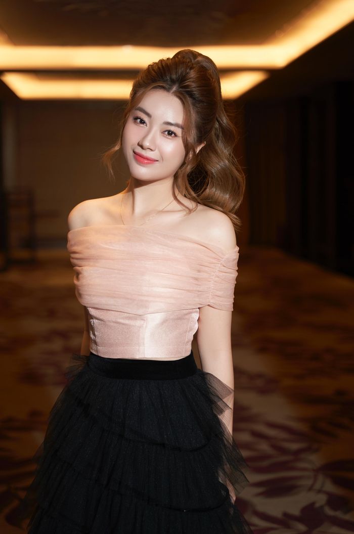 Nữ diễn viên khi ra mắt phim "Dưới bóng cây hạnh phúc". 