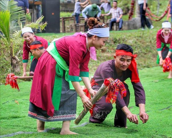 Tiết mục múa Bắt Nhái của dân tộc Thổ tỉnh Thanh Hóa.