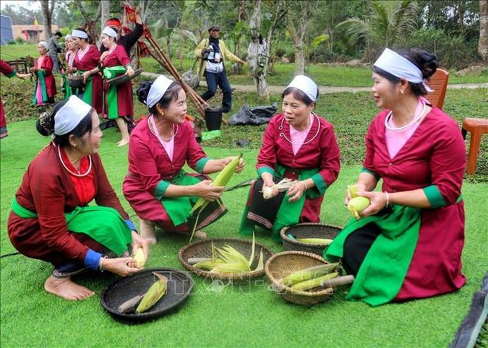 Tái hiện cảnh sinh hoạt hàng ngày của người Thổ tỉnh Thanh Hóa.