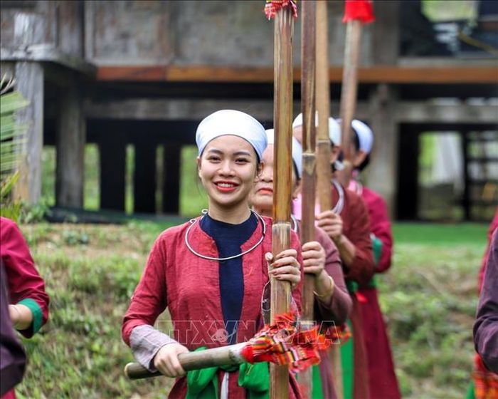 Tiết mục hóa tấu "Xuân về trên vùng cao" của dân tộc Thổ tỉnh Thanh Hóa.