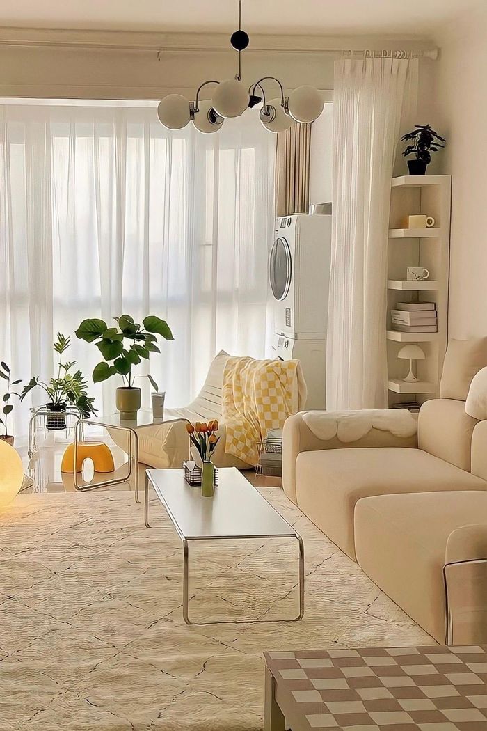  Khi dọn dẹp, bạn hãy để lại sách hoặc lọ hoa trên bàn để tăng thêm tính thẩm mỹ. Ảnh minh họa: Arin. 