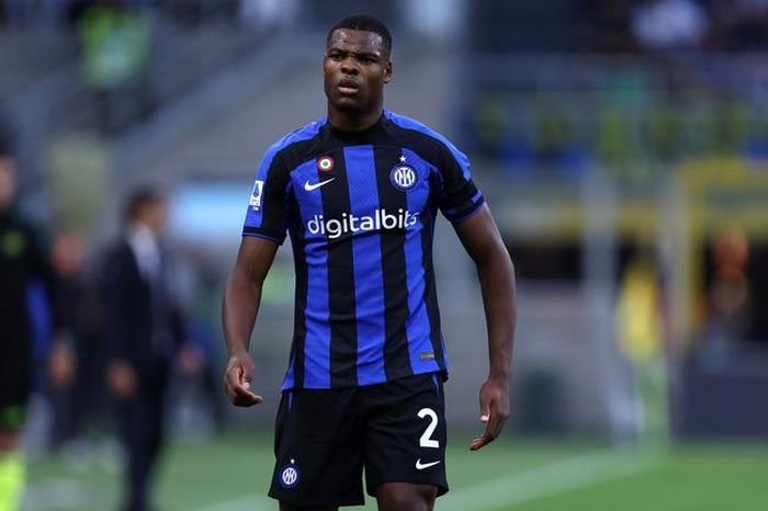 Inter sẵn sàng bán Denzel Dumfries.