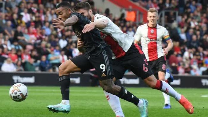 Jesus bị từ chối phạt đền trong trận đấu với Southampton.