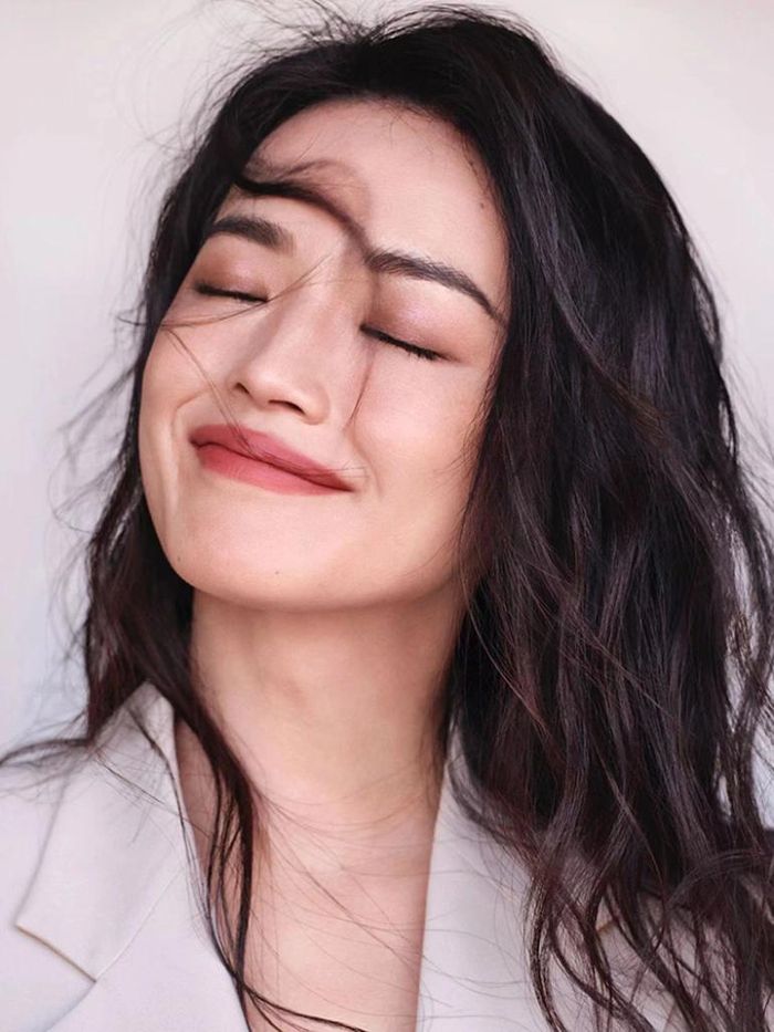 Căn bệnh dị ứng khiến gương mặt cô mẩn đỏ, sưng phù và gây mất ngủ nghiêm trọng vì đau đớn.