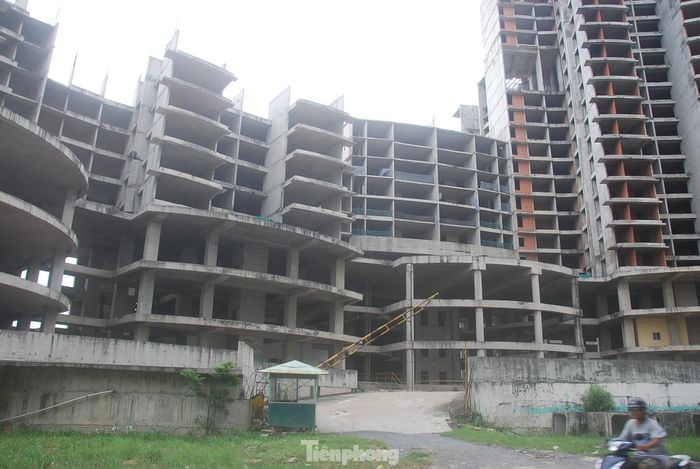 Bản thân các doanh nghiệp bất động sản cần cơ cấu lại sản phẩm, rà soát các dự án đảm bảo phù hợp với nguồn lực, khả năng thực thi, bán bớt dự án để có nguồn lực tài chính xây dựng các dự án có hiệu quả hơn.