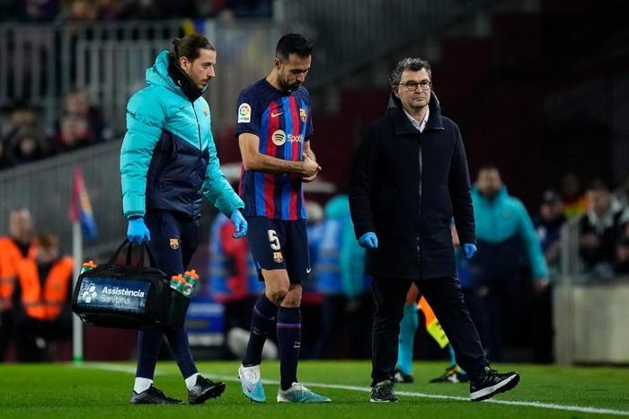 Barcelona sẽ không có sự phục vụ của Sergio Busquest trong trận đấu gặp Man Utd tại vòng play-off Europa League