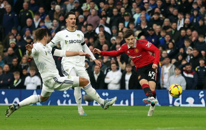 Garnacho tận dụng tốc độ để ghi bàn nâng tỷ số lên 2-0 trước Leeds. Ảnh: Reuters.