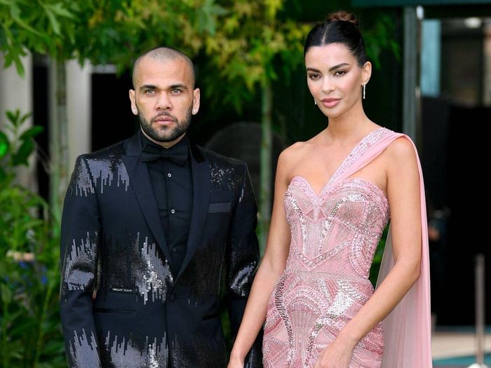 Dani Alves đang phải đối mặt với rắc rối pháp luật và cả hạnh phúc gia đình bởi lối sống phóng túng (Ảnh: Getty)