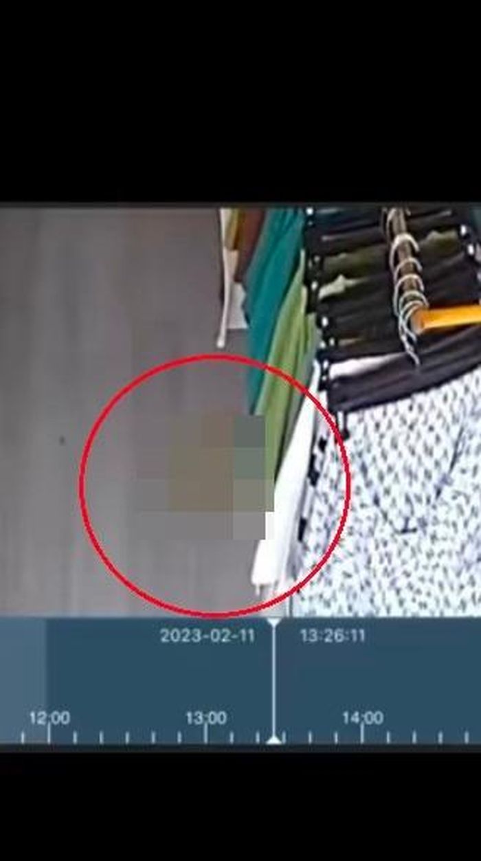Hầu hết cư dân mạng đều tỏ ra phẫn nộ trước hành động tiểu bậy không đúng chỗ của cô gái này.