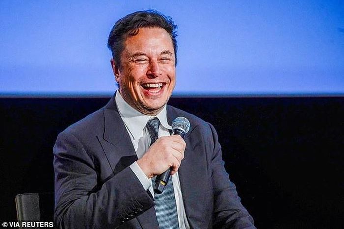 Elon Musk là người gần nhất muốn sở hữu Man United.