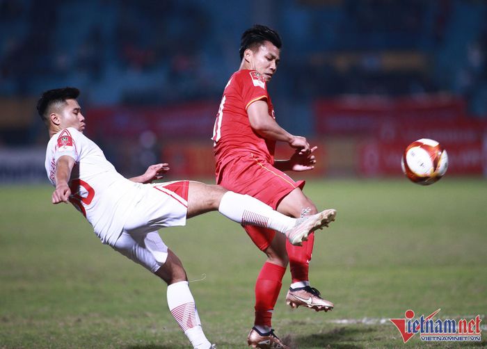 Dù vậy, Văn Thanh hay Phan Văn Đức, Văn Hậu trận này chơi không tốt.