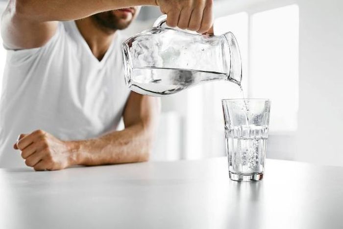 Không để cơ thể khát nước là điều quan trọng hỗ trợ tim hoạt động bình thường.