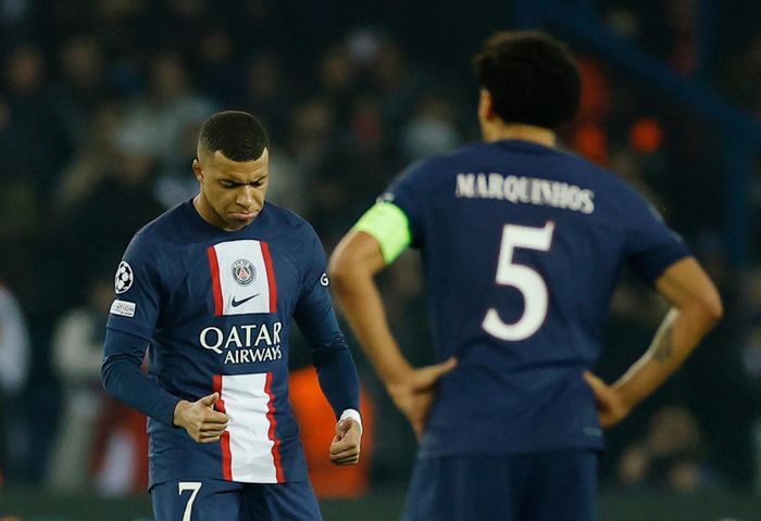  Mbappe không giấu nổi thất vọng khi bàn thắng bị từ chối. 