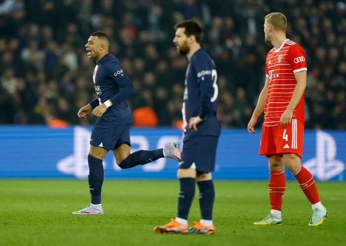  Ở trận gặp Bayern, Mbappe vào sân từ ghế dự bị do vừa bình phục chấn thương. Chỉ với 30 phút có mặt trên sân, nhà đương kim á quân World Cup đã khiến hàng thủ Bayern lao đao với những pha đột phá dũng mãnh từ cánh trái. 
