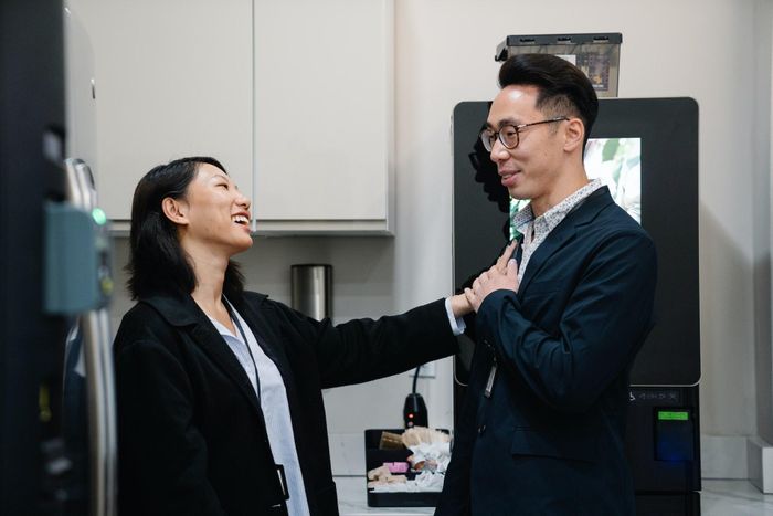 Thế hệ người lao động trẻ đã thay đổi cái nhìn về chuyện hẹn hò công sở. Ảnh: Felicity Tai/Pexels.
