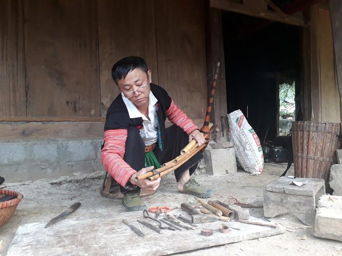 Nghệ nhân chế tác Khèn. Ảnh: bvhttdl.gov.vn