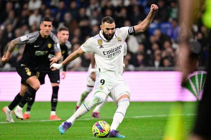 Benzema trở thành chân sút tốt thứ 2 của Real Madrid tại La Liga