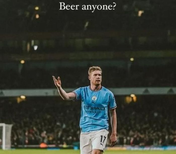 De Bruyne hỏi "đểu" CĐV Arsenal "có uống bia không" sau khi họ ném chai nước về phía anh