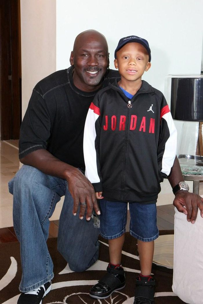 Michael Jordan hết mình trong công tác từ thiện