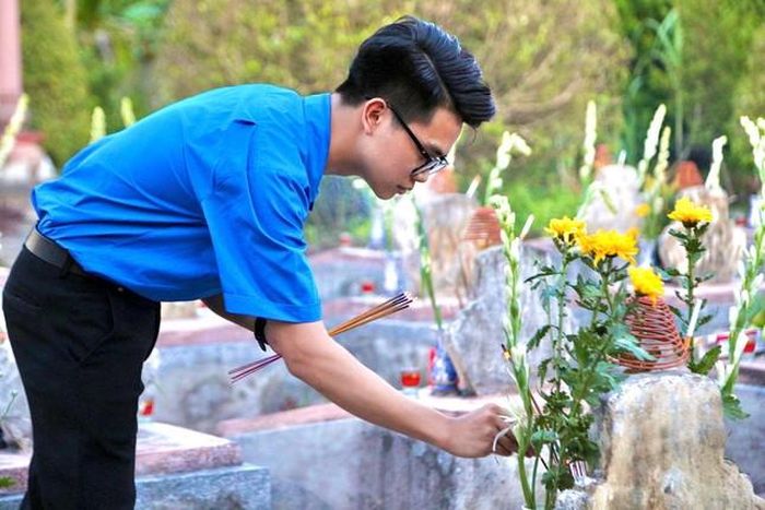Pháp tham gia Lễ Tri ân tưởng nhớ anh hùng liệt sĩ dịp 27/7 tại huyện Nam Trực, tỉnh Nam Định.