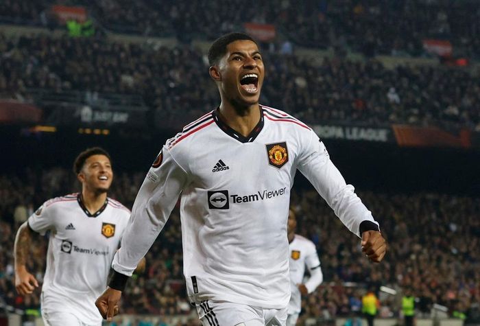 Marcus Rashford tiếp tục tỏa sáng trong trận hòa 2-2 của MU trên sân Barca ở vòng play-off 16 đội Europa League. Ảnh: Reuters.