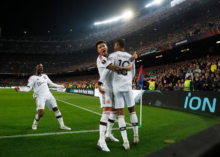 Các khán đài ở Camp Nou yên lặng sau bàn thắng xuất thần của Rashford. Ảnh: Reuters.