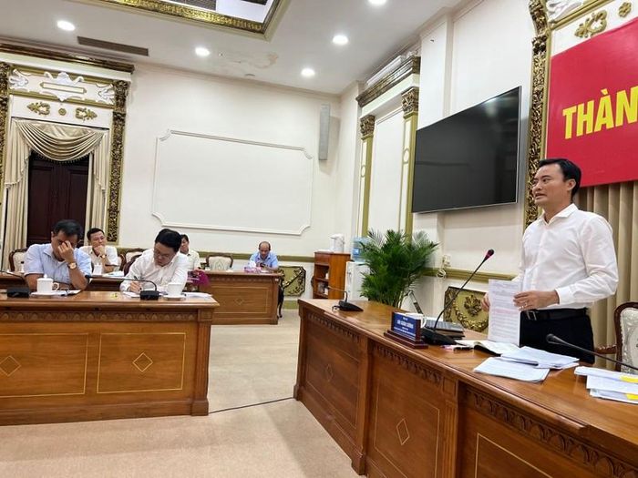 Phó Chủ tịch UBND TPHCM Bùi Xuân Cường phát biểu tại cuộc họp.