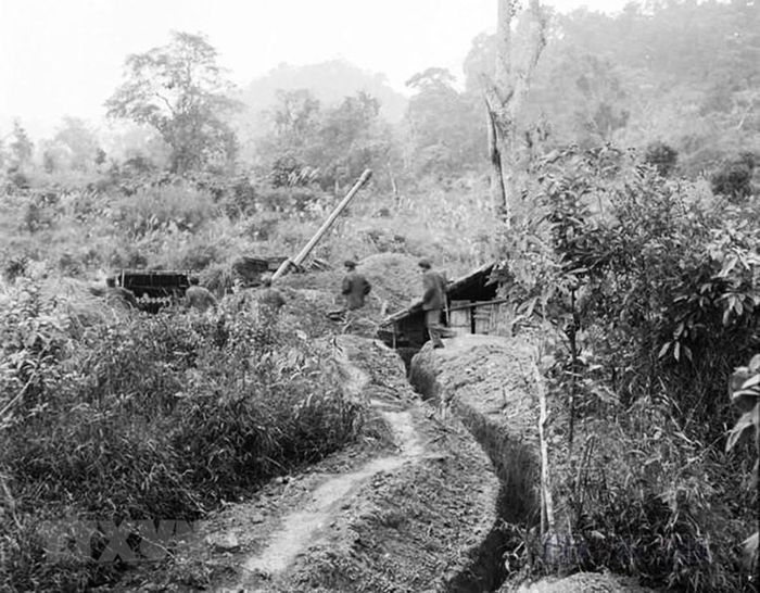 Chiến sĩ Đại đội 7, Tiểu đoàn 3 pháo binh, Đoàn M68 Hà Tuyên chuẩn bị đợt chiến đấu mới. (Ảnh: Minh Lộc/TTXVN)