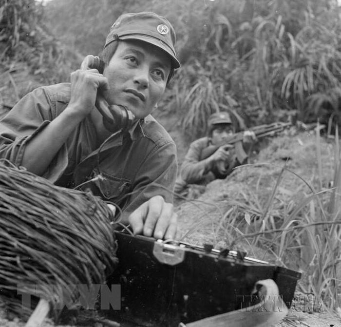 Chiến sĩ thông tin Phạm Văn Do, Đại đội 18, Đoàn Y Hà Tuyên dũng cảm làm nhiệm vụ, đảm bảo đường dây thông suốt phục vụ chiến đấu. Anh được tặng thưởng Huân chương Chiến công hạng Ba. (Ảnh: Minh Lộc/TTXVN)