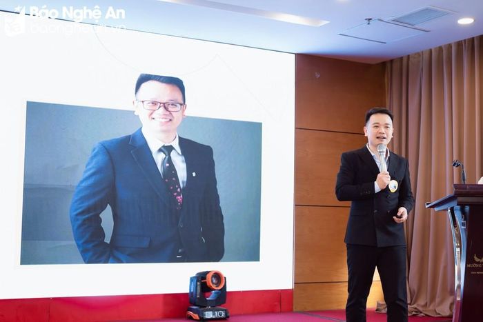 Ông Phan Đình Thìn - Phó Tổng Giám đốc Khối Truyền thông và Marketing chia sẻ về kế hoạch hoạt động thời gian tới của hệ thống 2G Education. Ảnh: PV
