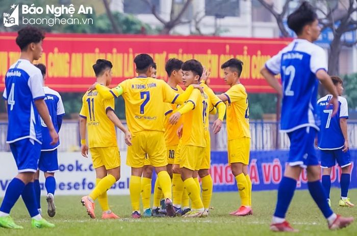 Niềm vui của U17 Sông Lam Nghệ An sau khi giành chiến thắng. Ảnh: Sỹ Hiếu