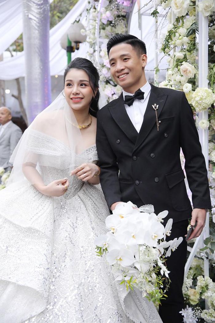 Bùi Tiến Dũng và bà xã Khánh Linh
