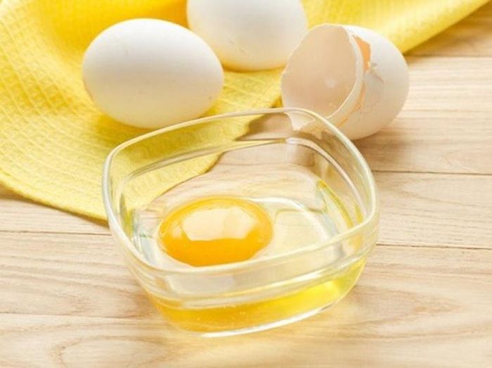 Da nhờn thường có nghĩa là lỗ chân lông to hơn và nguy cơ bị mụn đầu đen cũng cao hơn