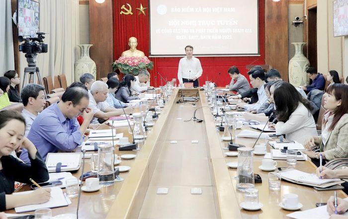 Hội nghị trực tuyến về công tác thu và phát triển người tham gia bảo hiểm xã hội, bảo hiểm y tế, bảo hiểm thất nghiệp năm 2023, ngày 13-2. Ảnh: Hồng Phúc