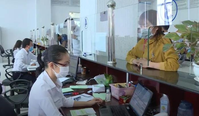 Người lao động làm thủ tục hưởng trợ cấp BHXH 1 lần.