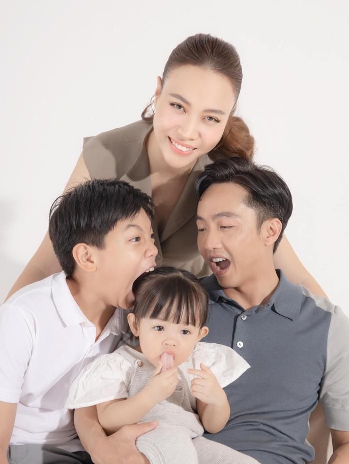 Khoảnh khắc quây quần hạnh phúc của gia đình Cường Đô La
