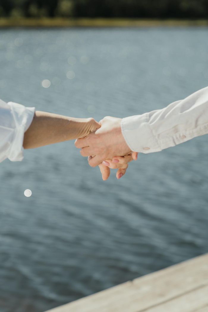 Đối với một số người, họ nói dối để làm yên lòng người yêu. Ảnh minh họa: cottonbro studio/Pexels.