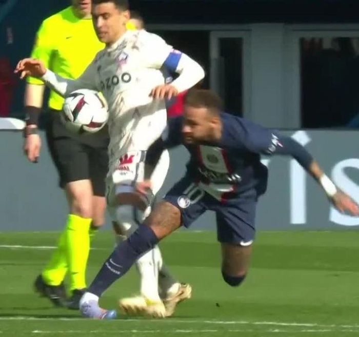 Neymar chấn thương nặng.