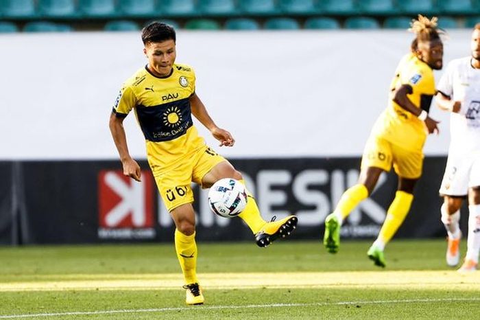 Cơ hội ra sân của Quang Hải tại Ligue 2 vốn đã ít lại càng khó khăn hơn khi Pau chơi không tốt.Ảnh: Pau FC