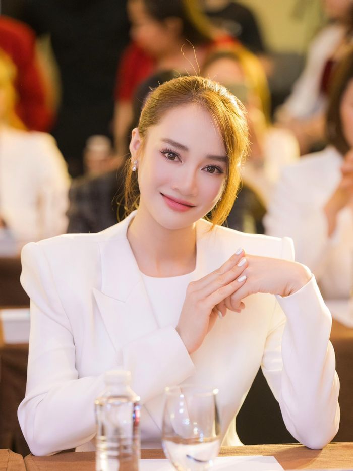 Nhã Phương tiết lộ hơn 2 năm qua, cô dùng phần lớn thu nhập từ kinh doanh để làm từ thiện. Hoạt động thiện nguyện, vì cộng đồng là đam mê lớn nhất của cô.
