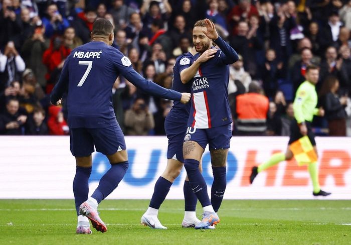 6 phút sau, đến lượt Vitinha kiến tạo để Neymar điền tên mình lên bảng điện tử