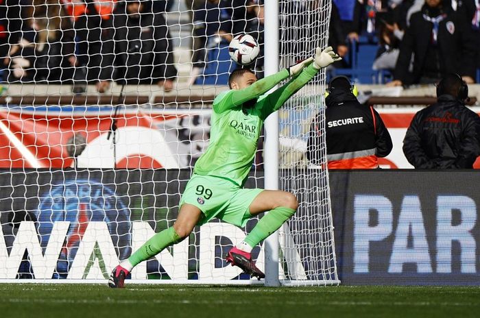 Chưa dừng lại ở đó, đến phút 69 tỉ số là 3-2 cho Lille sau cú sút căng như búa bổ của Bamba đánh bại thủ thành Donnarumma